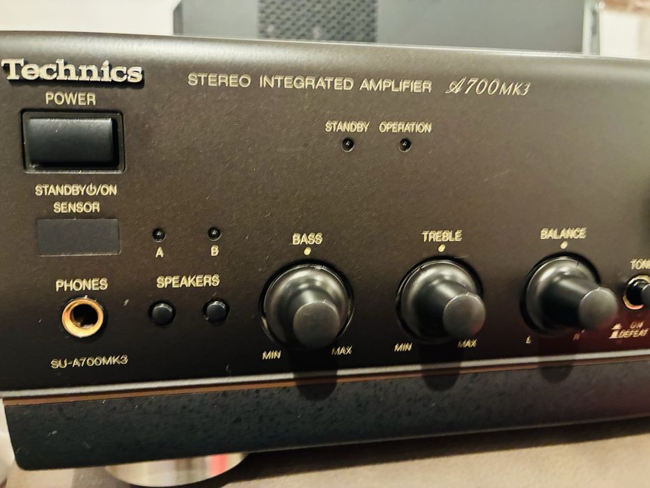 Hi Fi усилвател в изключително състояние за аудиофили с дистанционно!