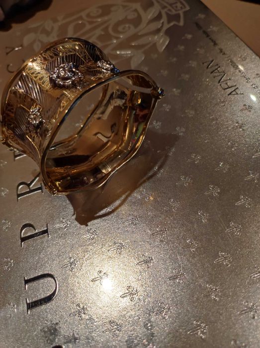 Златна дамска гривна Версаче .23,88гр