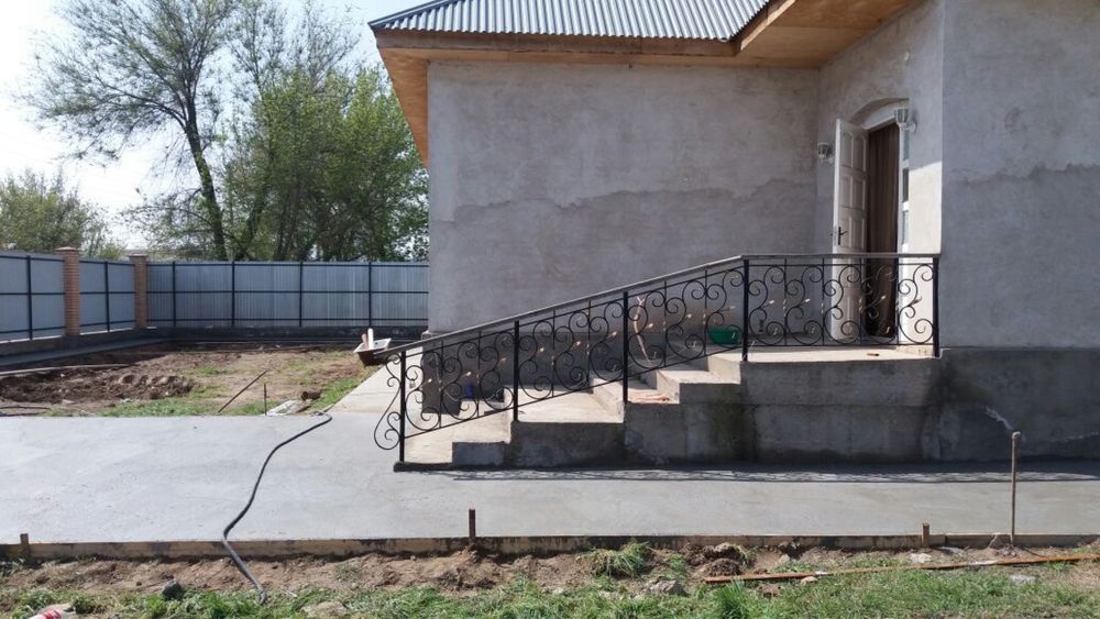 Үлкен аумақпен бірге кең үй сатылады!