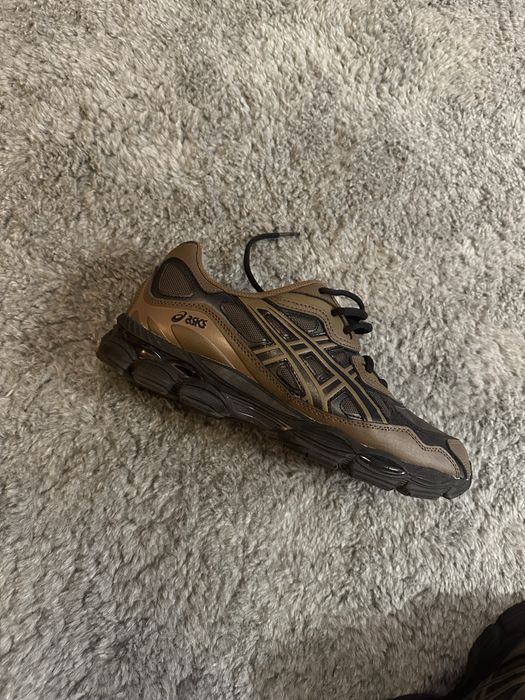 Vand adidasi asics numarul 42.5 purtati o singura data