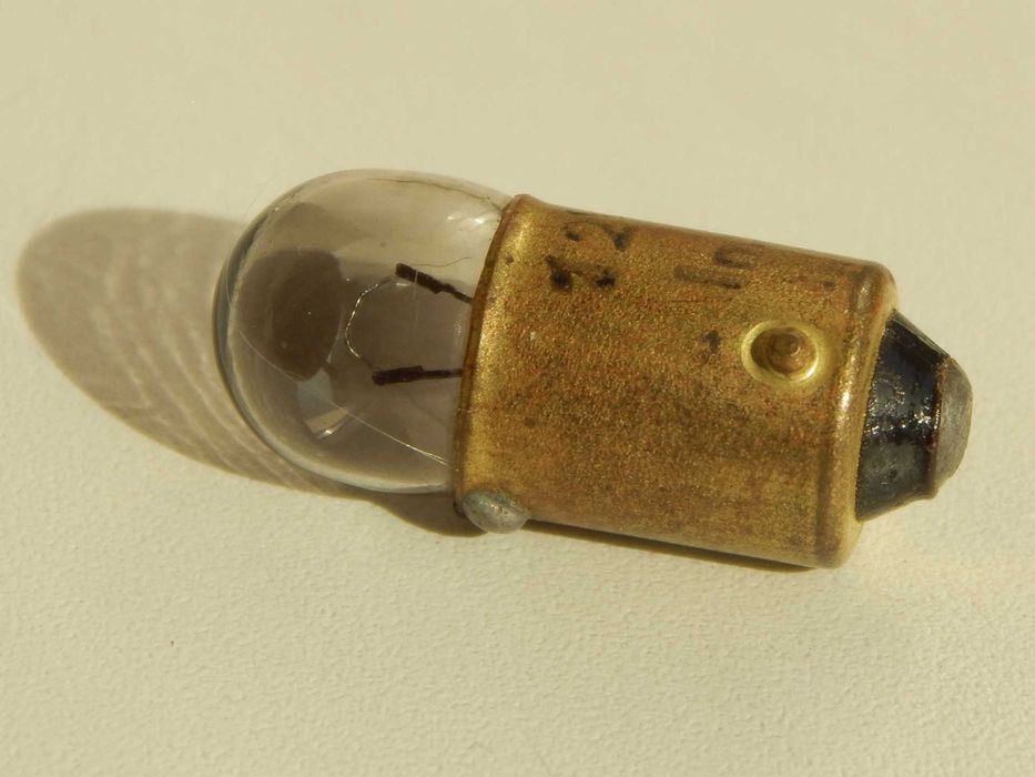 Bec mic cu filament 12 Volti 1.5 Watti bord auto