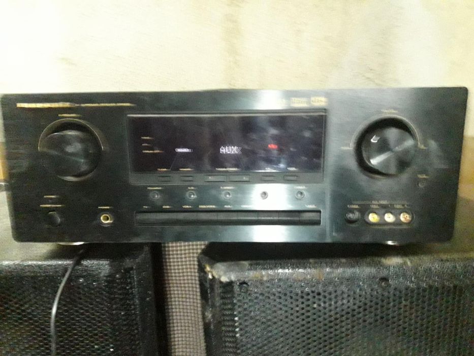 Усилвател и две пасивни тонколони Soundking J 215.