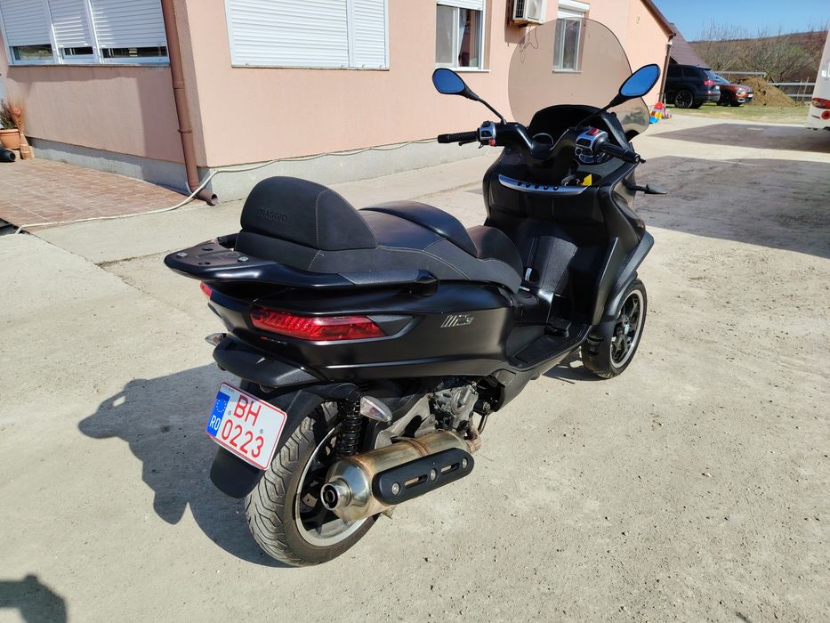 Piaggio MP3 500 ie se conduce cu categoria B