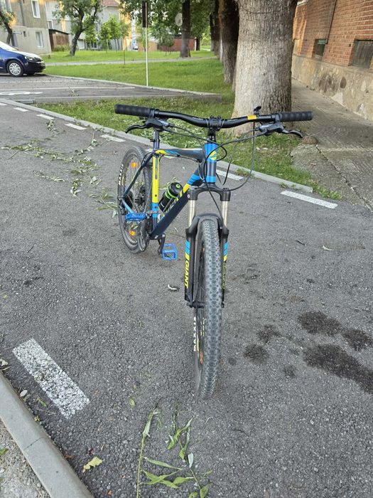 Vând bicicleta Giant