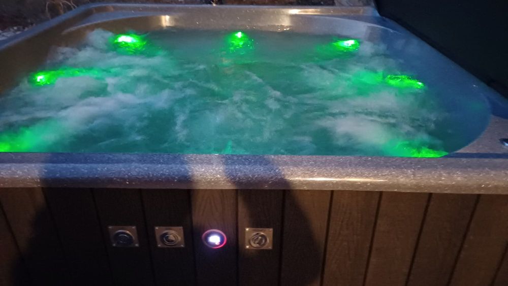 Cabana de inchiriat cu ciubar/jacuzzi la munte!