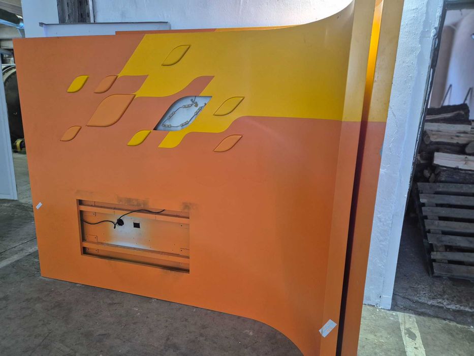 Големи метални стенни панели за монтаж на телевизор