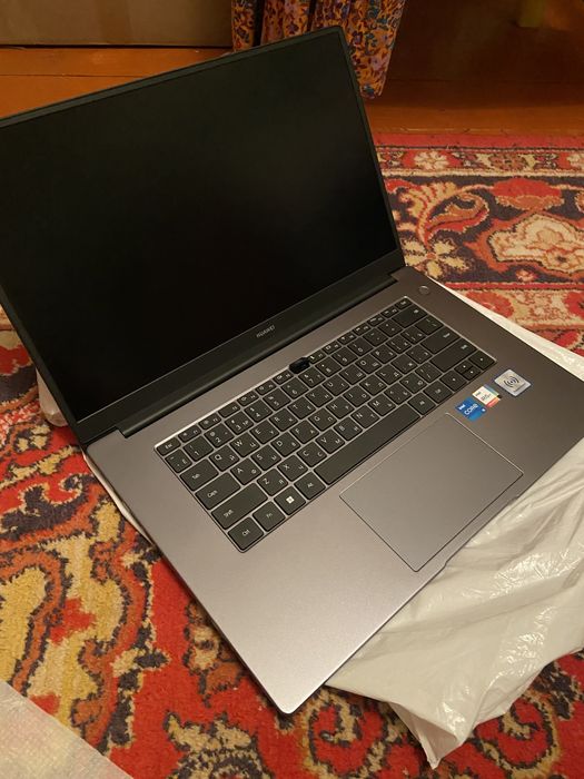 Huawei Core i5 D15 1155G7 очень стильный