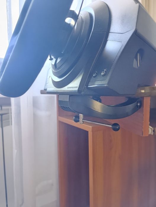 Срочно продаю Thrustmaster T300 Ferrari Alcantara + TH8A Shifter компл
