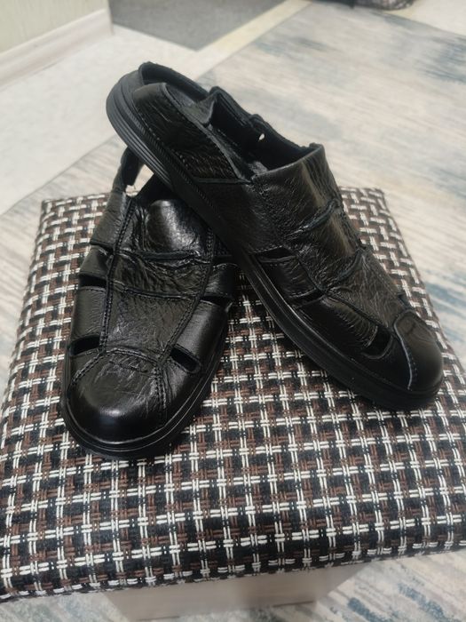 Продам мужскую обувь