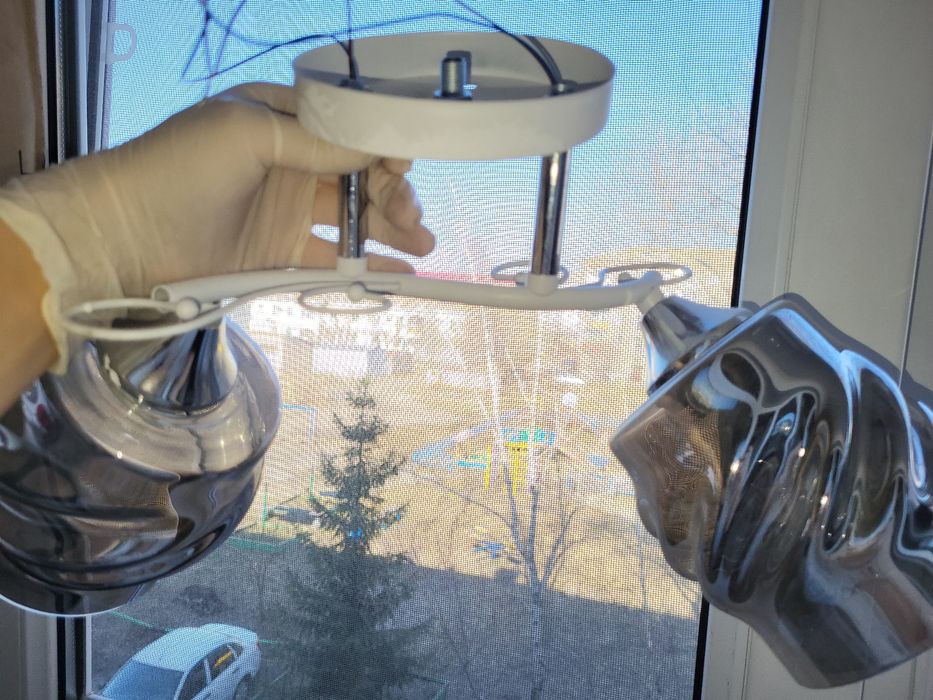 Продам 2 люстры потолочные