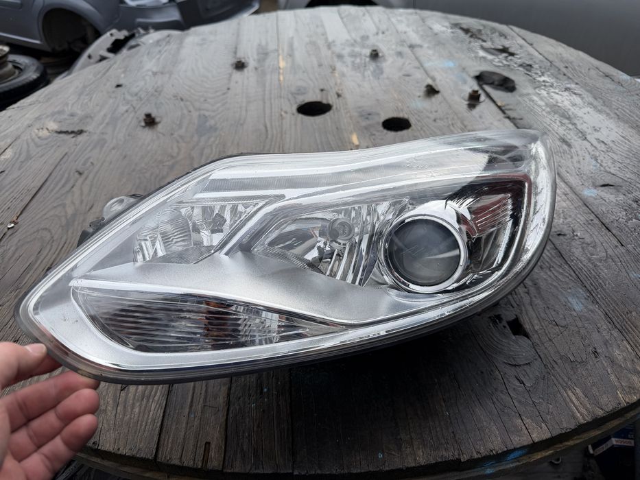 Ксенонов Фар Ford Focus MK3