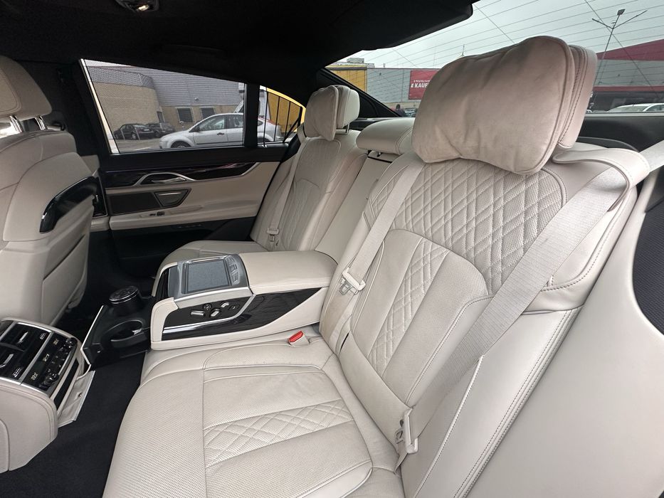 BMW M 740d xDrive Mhew 2021 hibrid