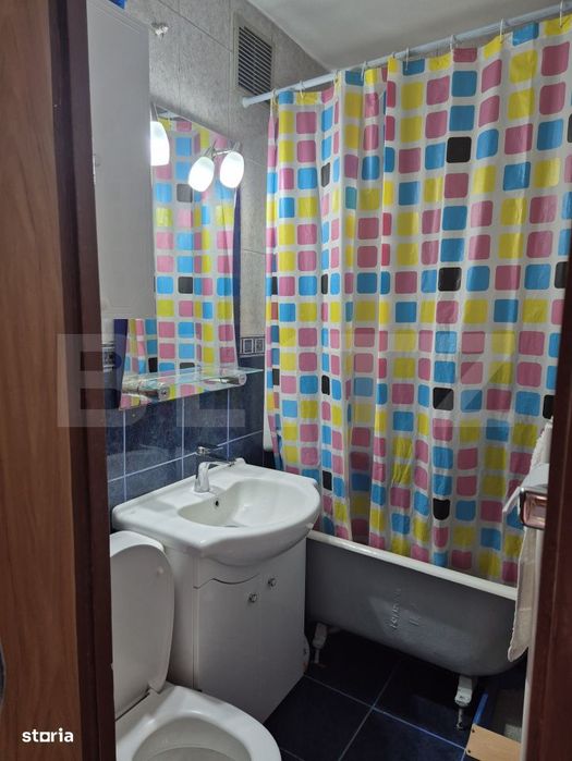 VANZARE URGENTĂ! 3 camere in Florilor, 41 mp, parcare si boxa propri