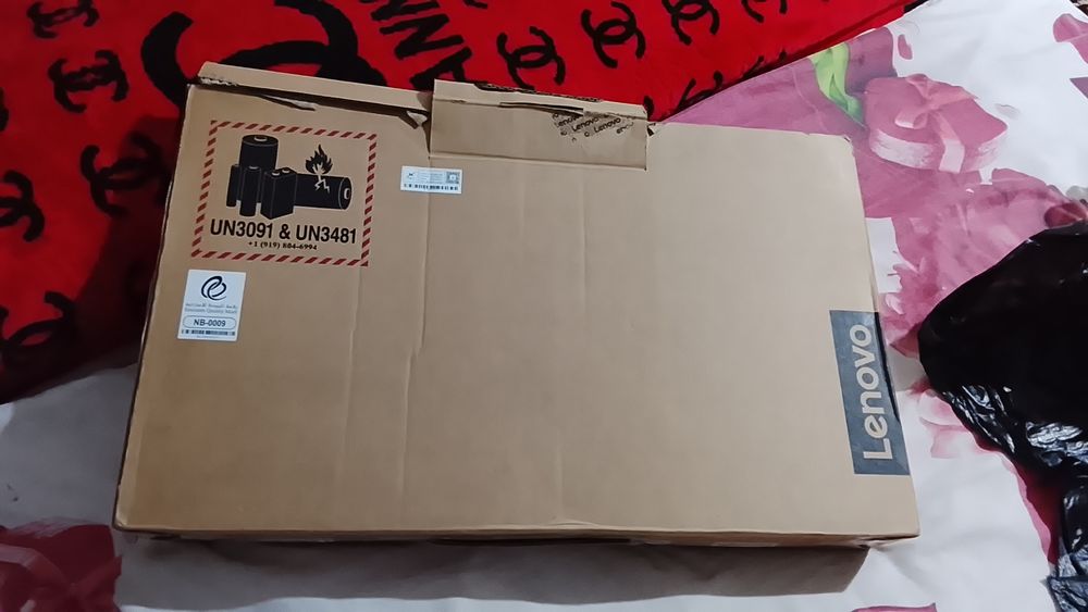 Lenovo 82C3 noutbuk sotiladi