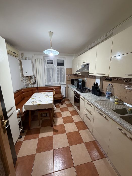 Inchiriez apartament 3 camere Piatra Neamt