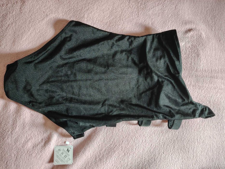 Vand costum de baie