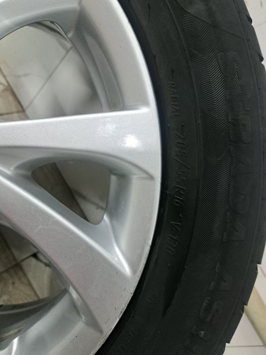 Продам запаску на тоуота короллу