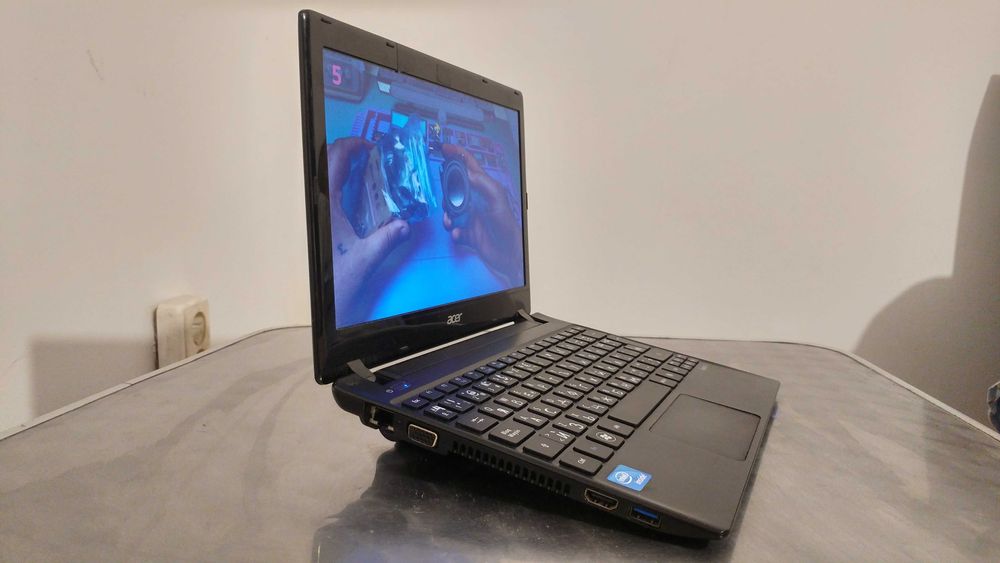 Acer Aspire v5-171 11" i5 8GB RAM 120GB SSD компактен лаптоп 89€