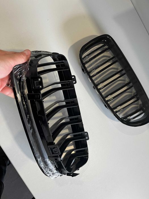 Set Grile/Nari Duble M style Negru Lucios Bmw Seria 3 E90/E91 Facelift