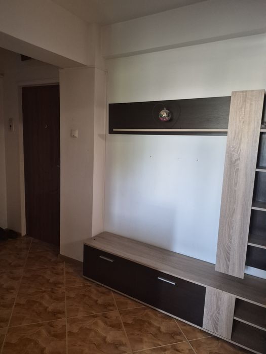 Închiriez apartament