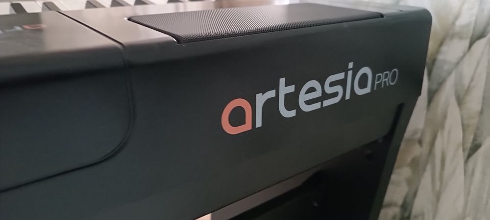 Продам цифровое пианино