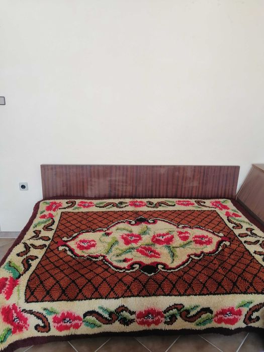 Вълнен китеник с макове