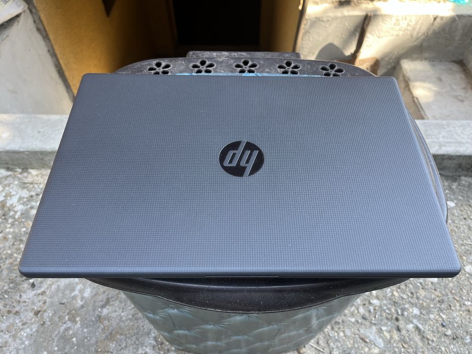 HP Ryzen 5-7520u 16ram, ssd 512gb