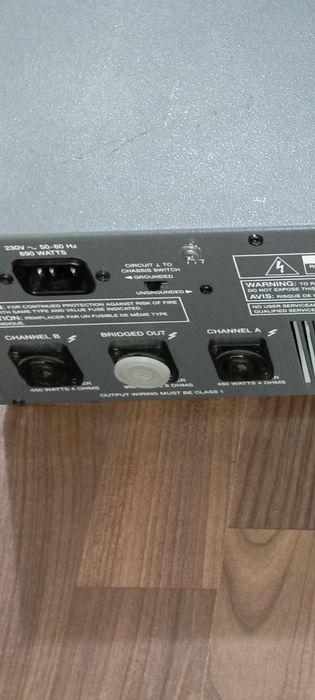 Vînd amplificator EV q44