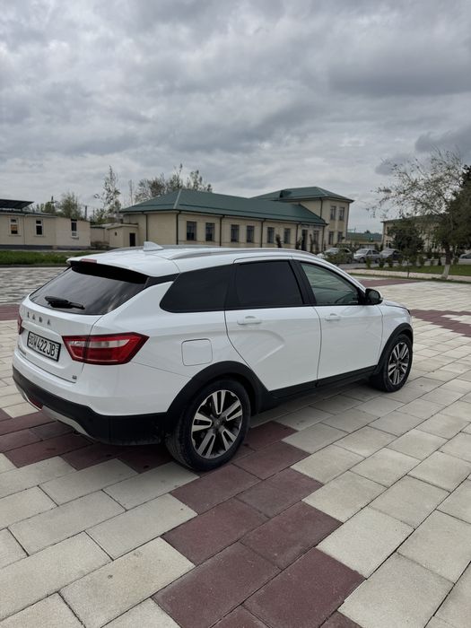 SROCHNA SOTILADI.  Lada vesta cross eng full pozitsiya.