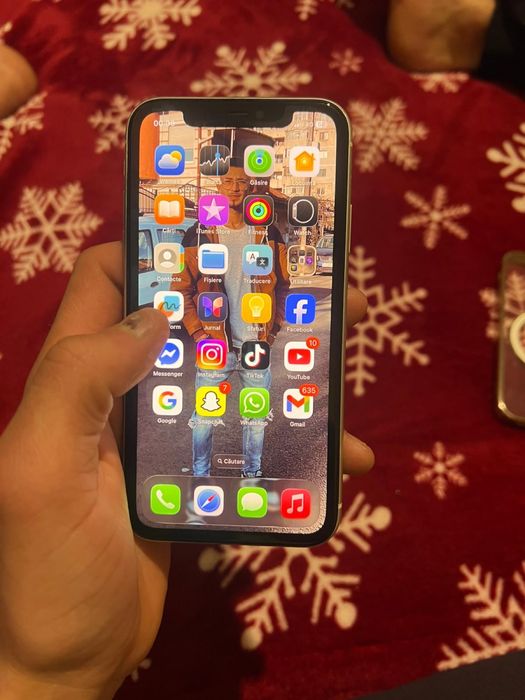 Vand sau schimb iphone 11  pret 750