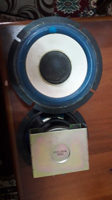 Бассовые динамики от музыкального центра  техникс по 45 ват