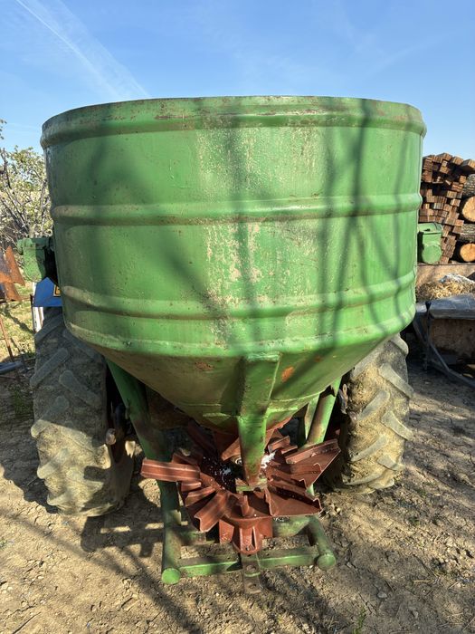 Vand distribuitor ingrasaminte