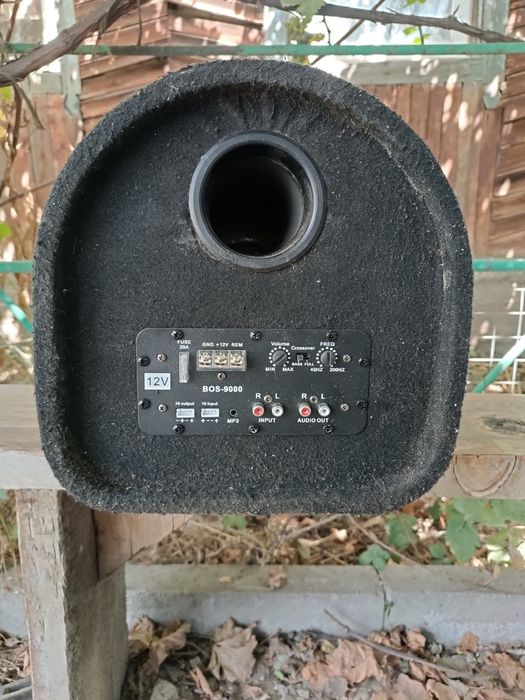 Продам сабвуфер с усилителем