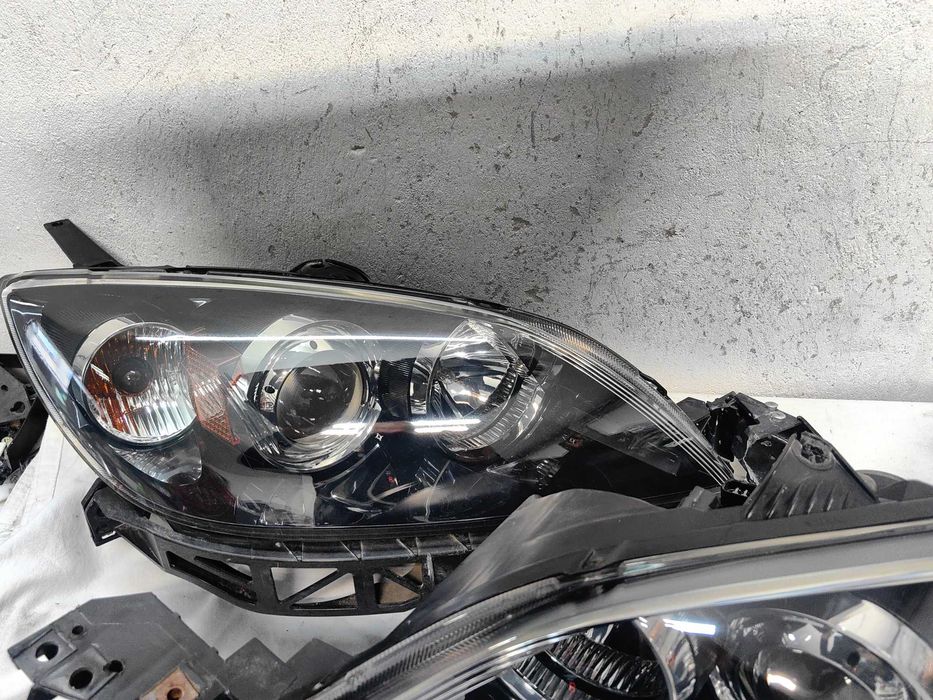 Оригинални фарове Мазда 3  Mazda 3