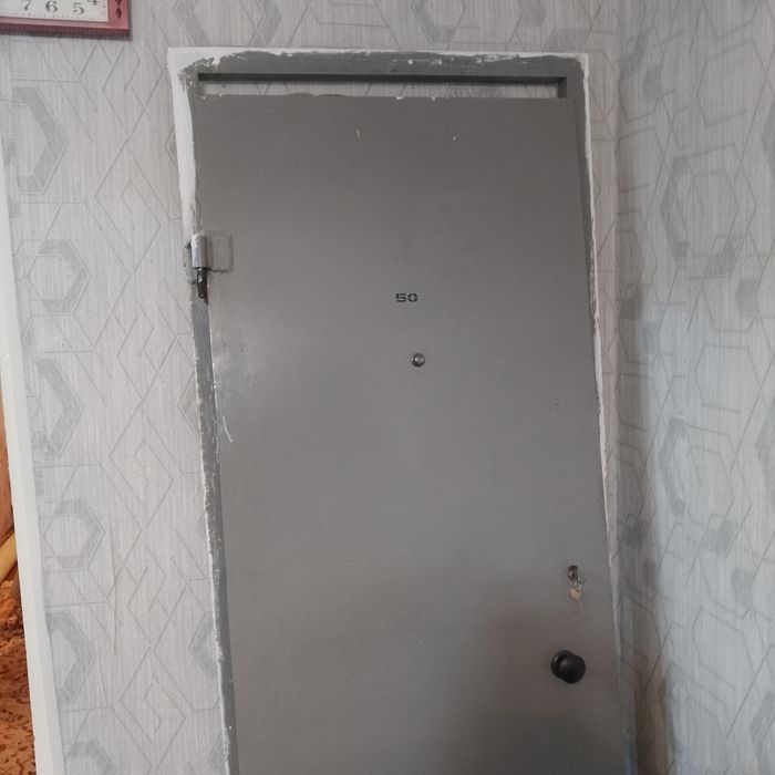 Продам входную дверь