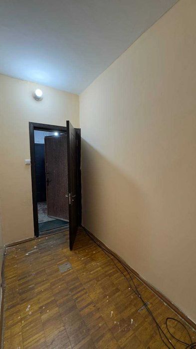 СРОЧНО !! Продается квартира в Яшнабаде 1/1/4 ( 40 кв/м ) 58-военный