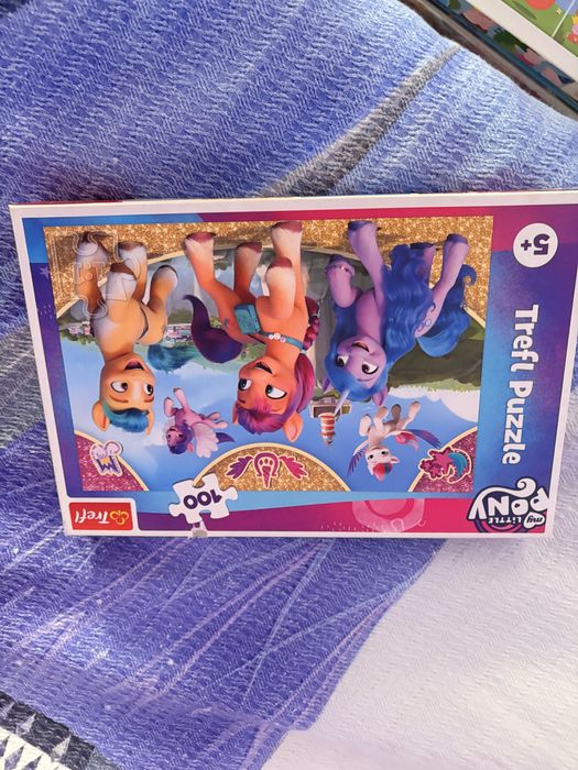 Различни видове детски играчки……