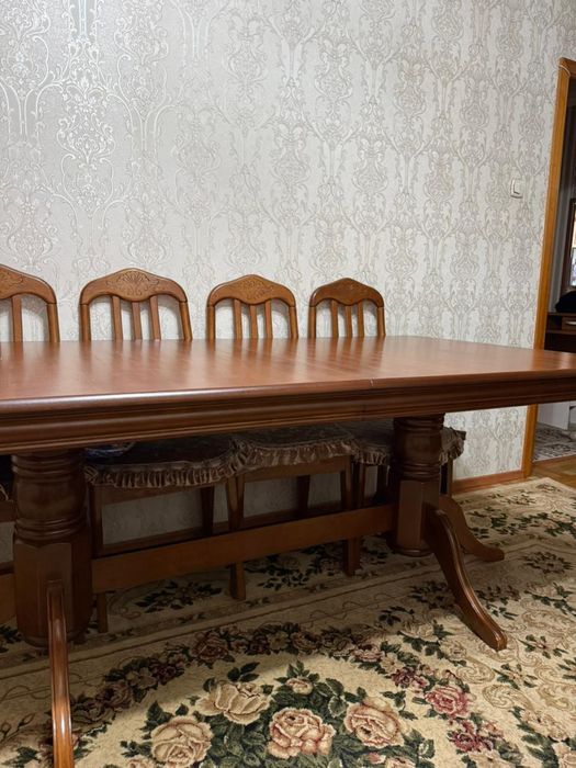 Продам стол малазийский