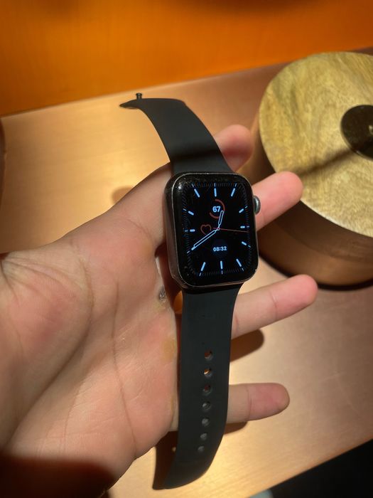 Продам apple watch se