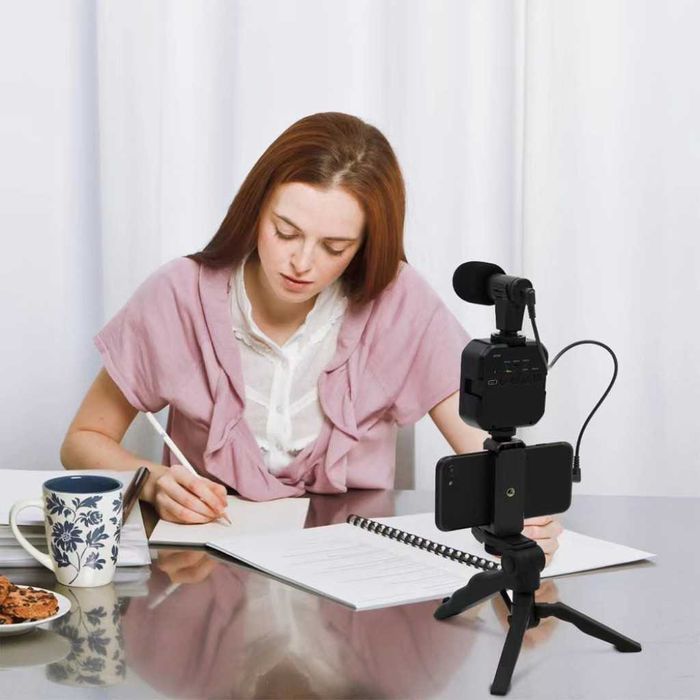 Видео Tik Tok   статив с микрофон, лед прожектор, и ръчна стойка