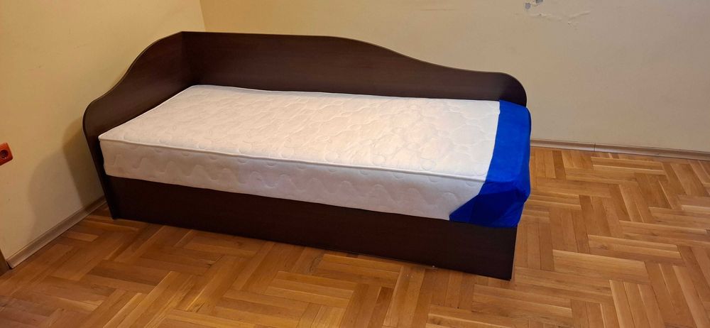 Продавам ъглово легло с ракла и механизъм + матрак 82/190 см