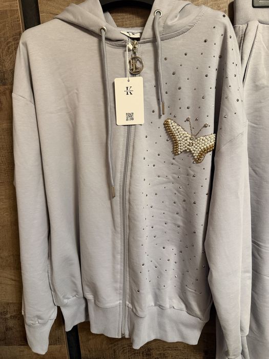 Анцуг светло лилав