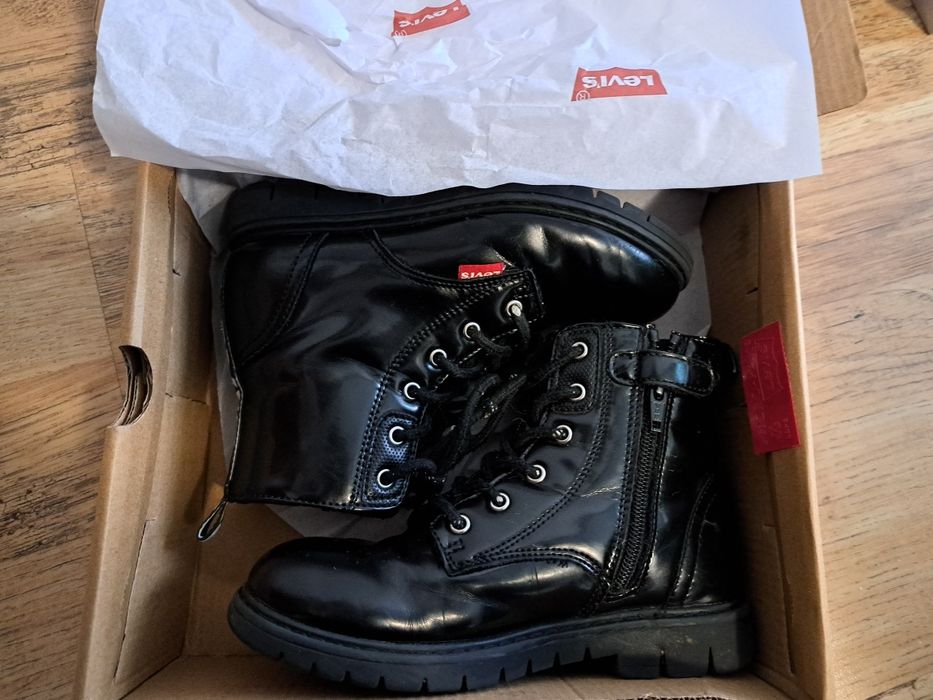 Кецове Skechers 33 номер, Апрески Primigi и боти Levi's 32 номер