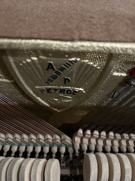 Продам пианино PETROF