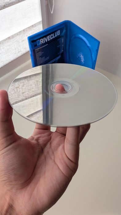 Диски с играми для PS4 и PS5