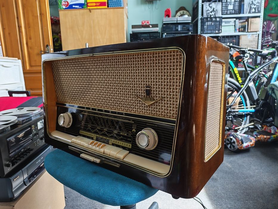 Vând radio Grundig pe lămpi 3088