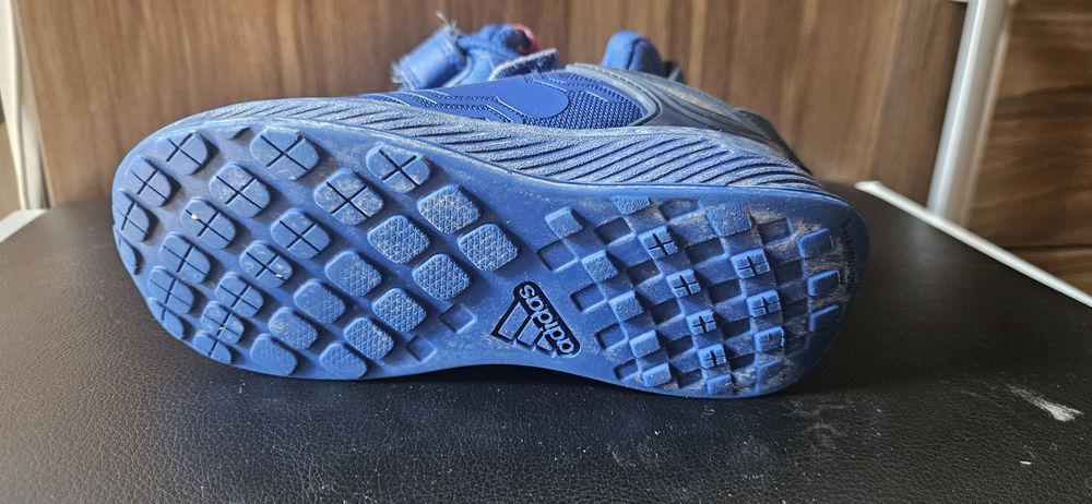 Страхотни детски маратонки: Nike (№ 30) и Adidas Spider-Man (№ 24)