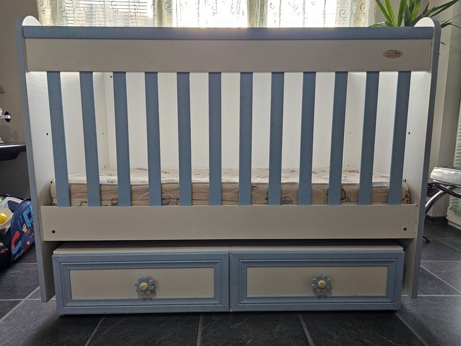 Детско легло с люлееща функция