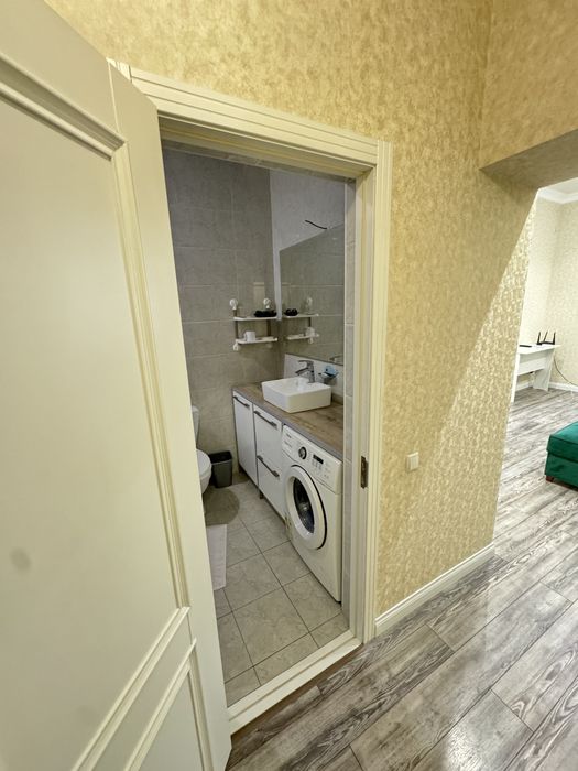 Своя квартира , высокопотолочка. Бывший пед институт