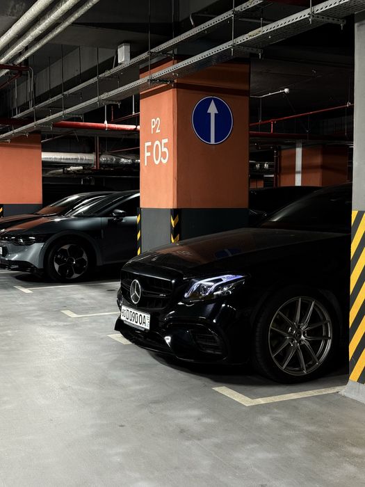 Mersedes benz E300 black